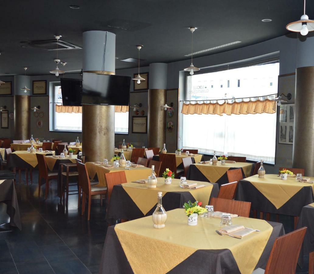 Vescovo Rosso Hotel โกเซนซา ภายนอก รูปภาพ