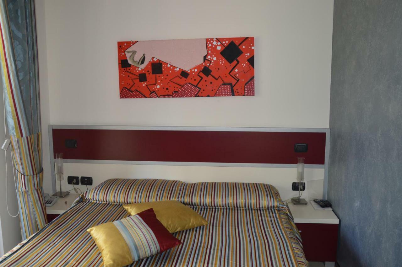 Vescovo Rosso Hotel โกเซนซา ภายนอก รูปภาพ