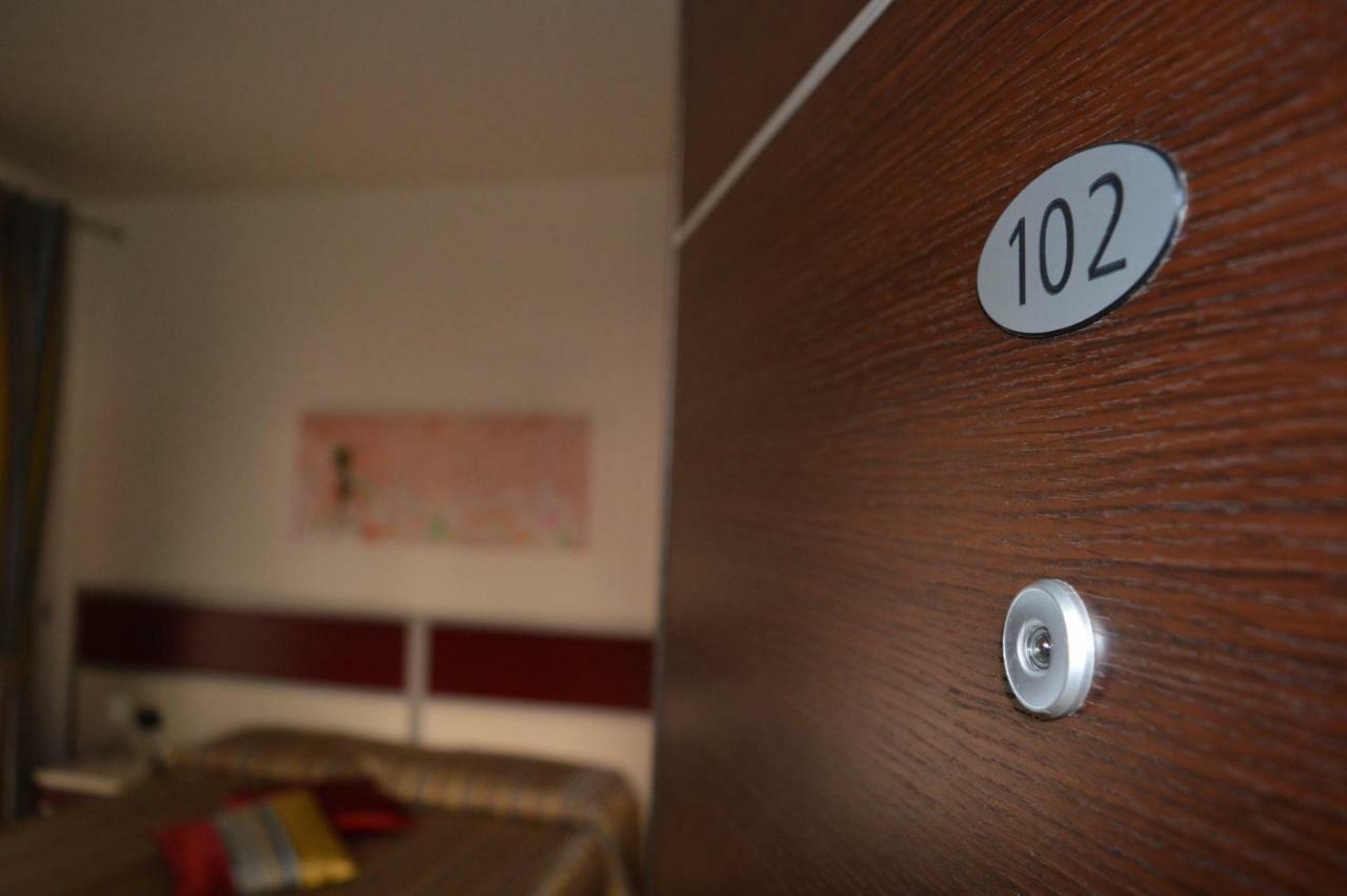 Vescovo Rosso Hotel โกเซนซา ภายนอก รูปภาพ
